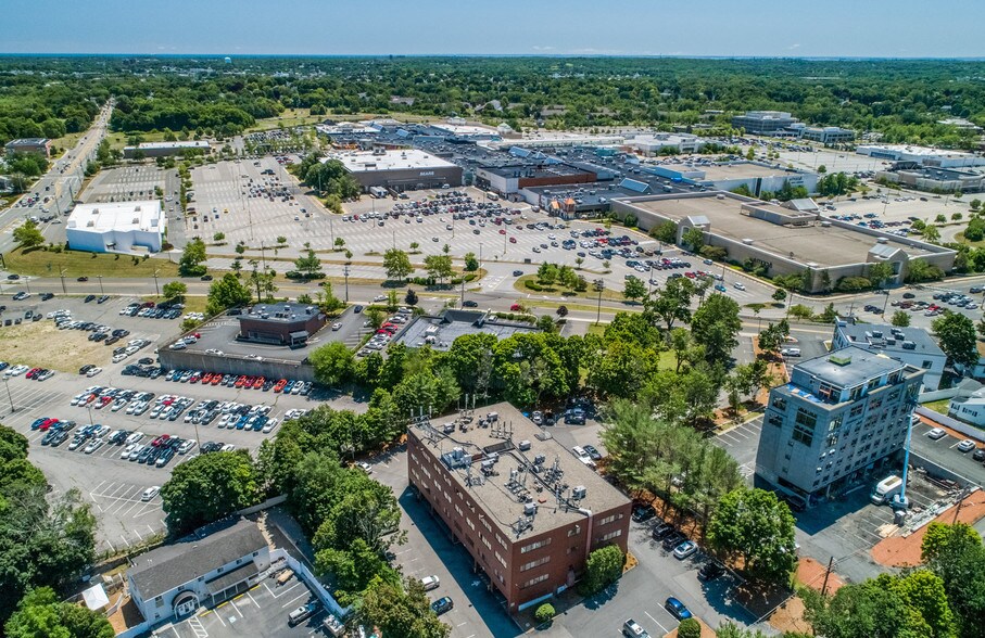 More Photos Of 39 Cross St, Peabody Medical For Lease