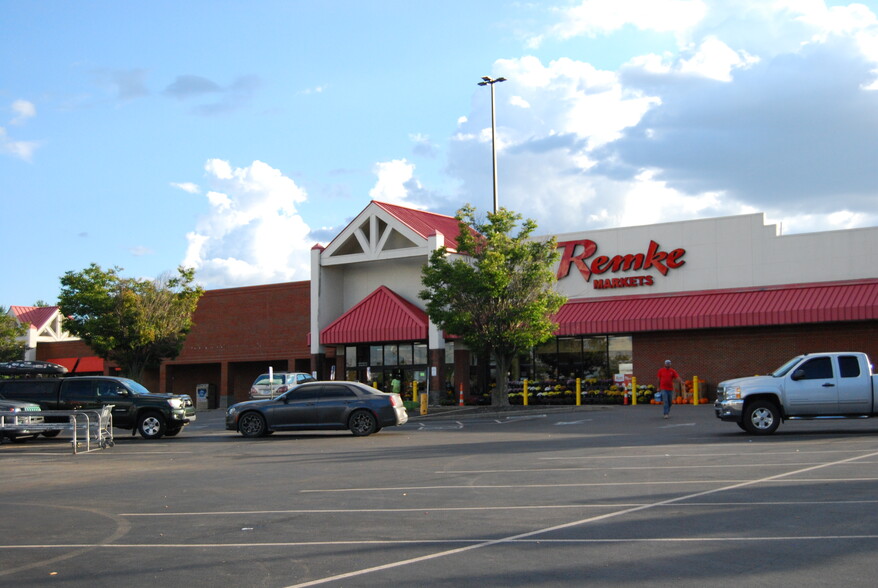 Primary Photo Of 6920 Burlington Pike, Florence Supermarket For Lease