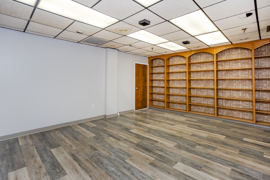 More Photos Of 239 Silas Deane Hwy, Wethersfield Medical For Lease