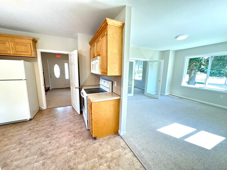 More Photos Of 90 S Main St, East Windsor Office For Sale