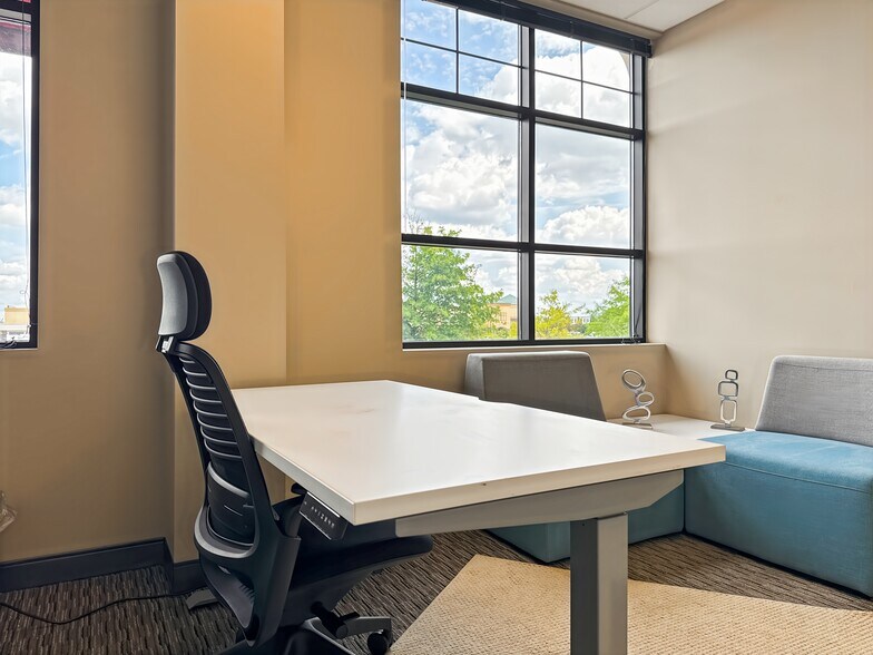 More Photos Of 11650-11670 Fountains Dr, Maple Grove Coworking Space