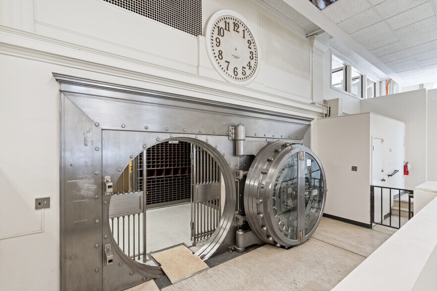 More Photos Of 2411 Santa Clara Ave, Alameda Bank For Lease