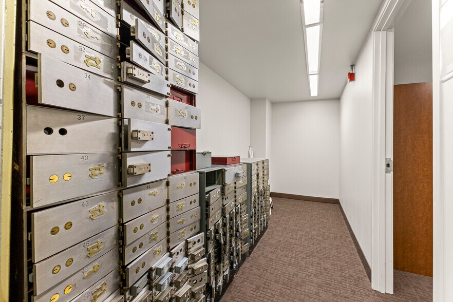 More Photos Of 23700 Goddard Rd, Taylor Bank For Lease