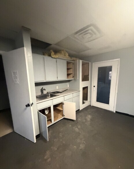 More Photos Of 216 Industrial Dr, Ridgeland Warehouse For Sale