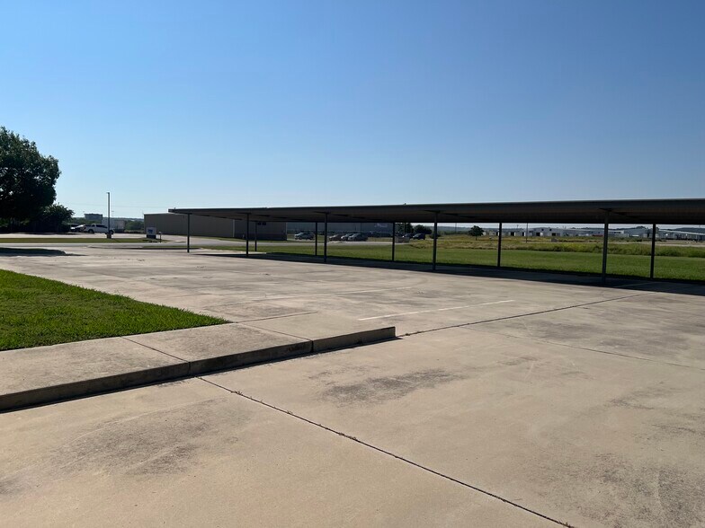 More Photos Of 4301 Danhil Dr, Brownwood Manufacturing For Lease