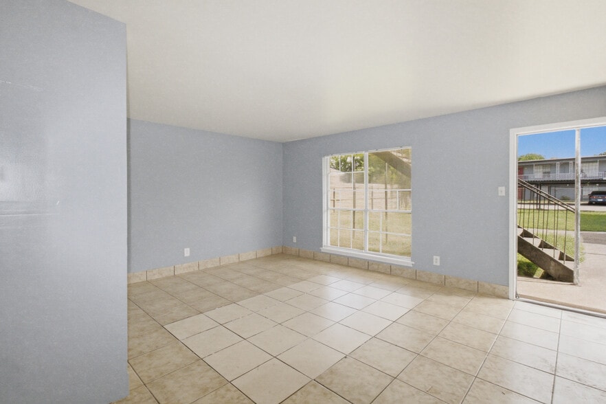 More Photos Of 3046 Golfcrest Blvd, Houston Apartments For Sale