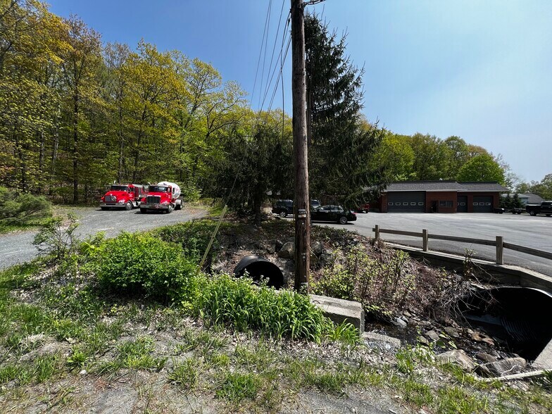 More Photos Of 4 Teal Road, Averill Park Flex For Sale