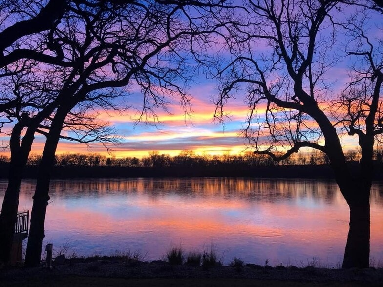 More Photos Of 501 Lake Ave, Fairmont Restaurant For Sale