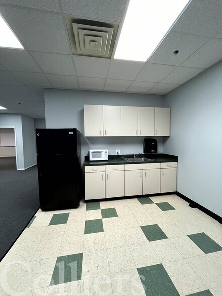 More Photos Of 600 N Steelhead Way, Boise Showroom For Sale