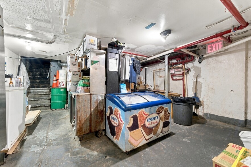 More Photos Of 1557 Second Ave, New York Apartments For Lease