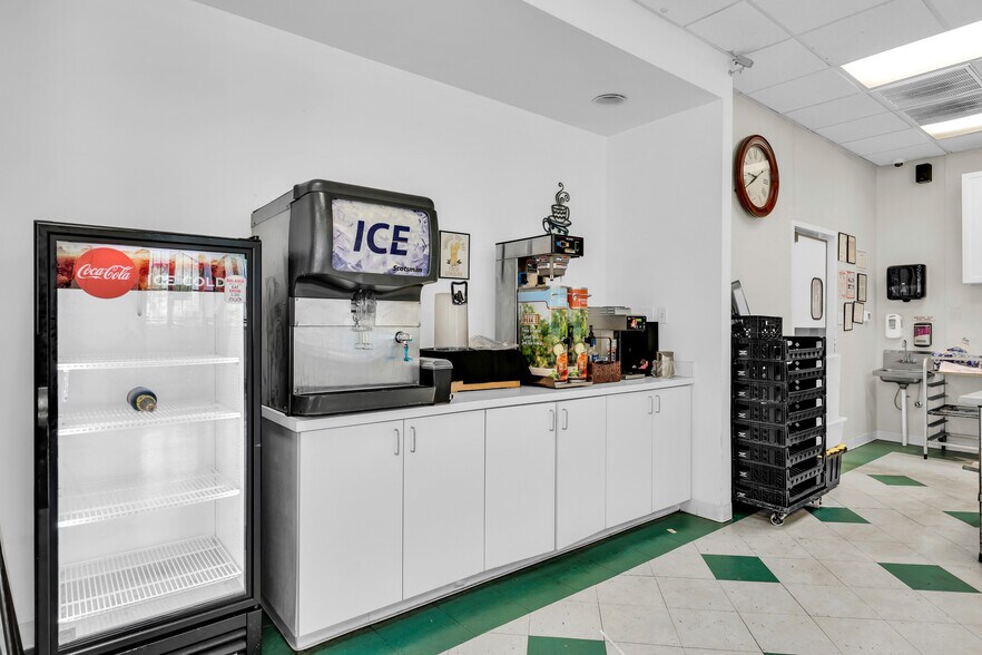 More Photos Of 114 Horizon Park Dr, Savannah Restaurant For Sale