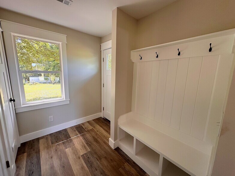 More Photos Of 5735 Fallston Rd, Lawndale Flex For Sale