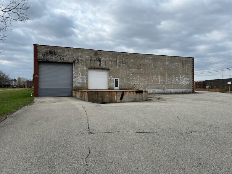 More Photos Of 495 Nixon Rd, Cheswick Manufacturing For Lease