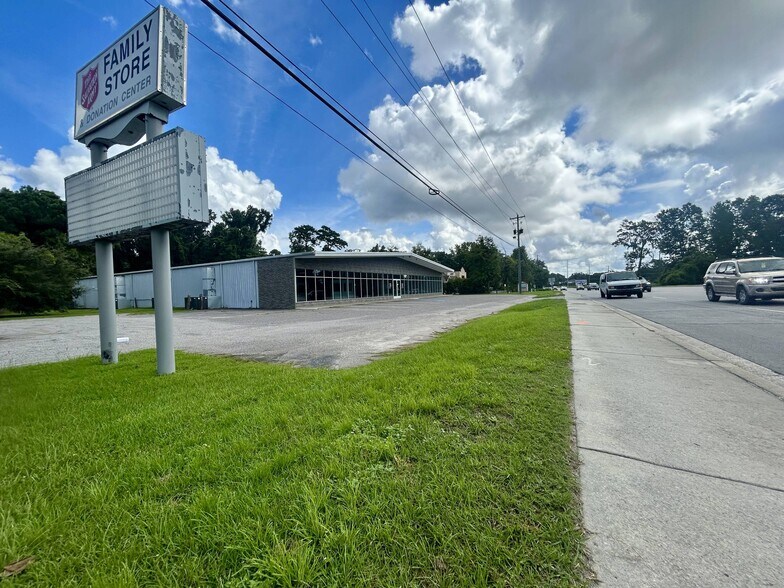 More Photos Of 164 Robert Smalls Pky, Beaufort Flex For Lease