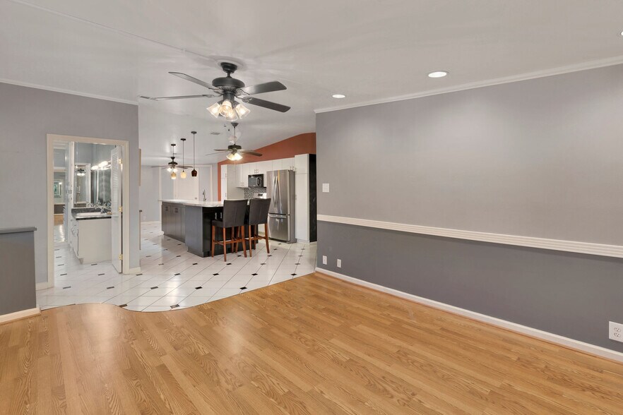 More Photos Of 7648 Broadview Dr, Houston Apartments For Sale