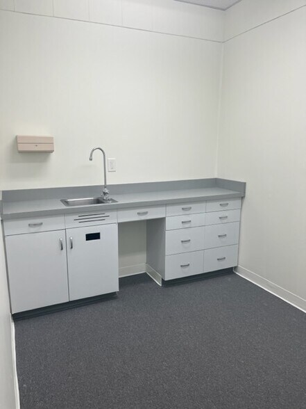 More Photos Of 501 S Lincoln Ave, Clearwater Medical For Lease