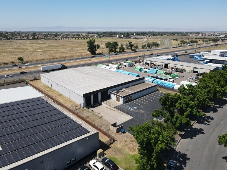 Primary Photo Of 1246 Vanderbilt Cir, Manteca Warehouse For Lease