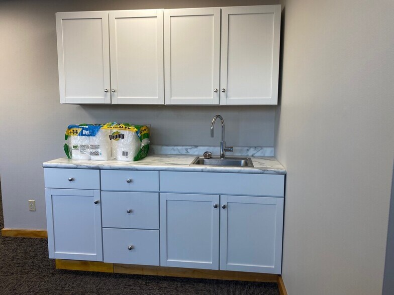 More Photos Of 14401 E 42nd St, Independence Unknown For Lease