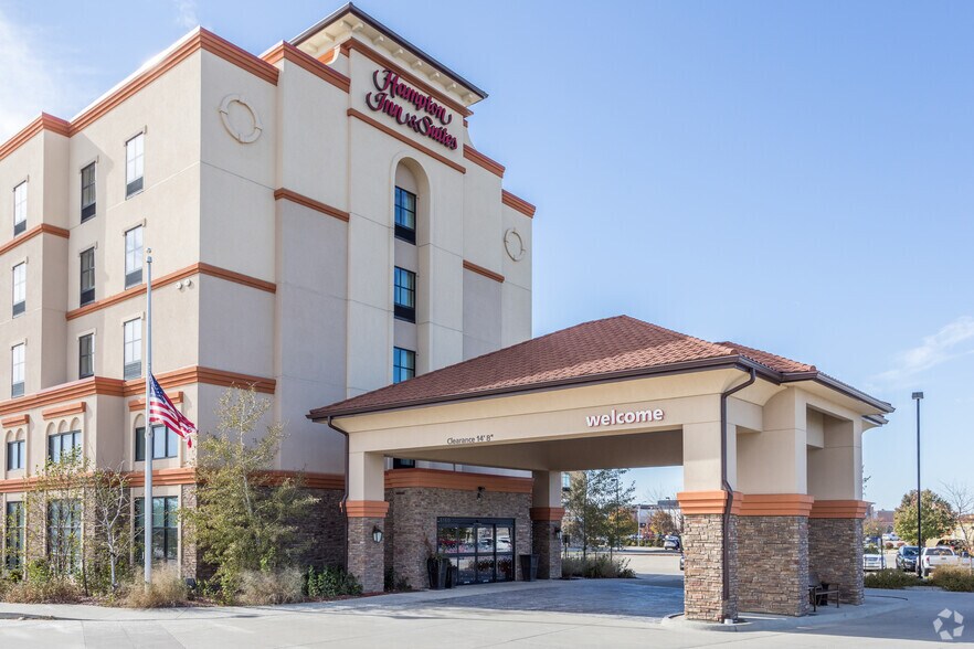 More Photos Of 6630 Mills Civic Pky, West Des Moines Unknown For Lease