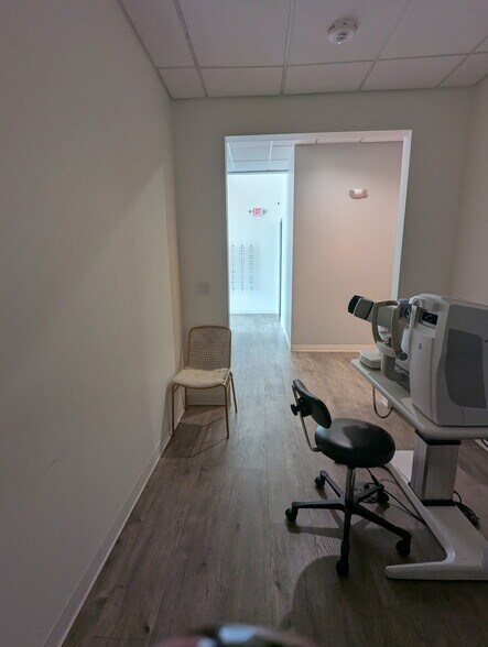 More Photos Of 5706 San Felipe St, Houston General Retail For Lease