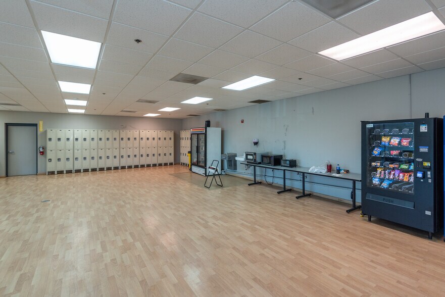 More Photos Of 314 Jefferson Ridge Pky, Lynchburg Distribution For Lease