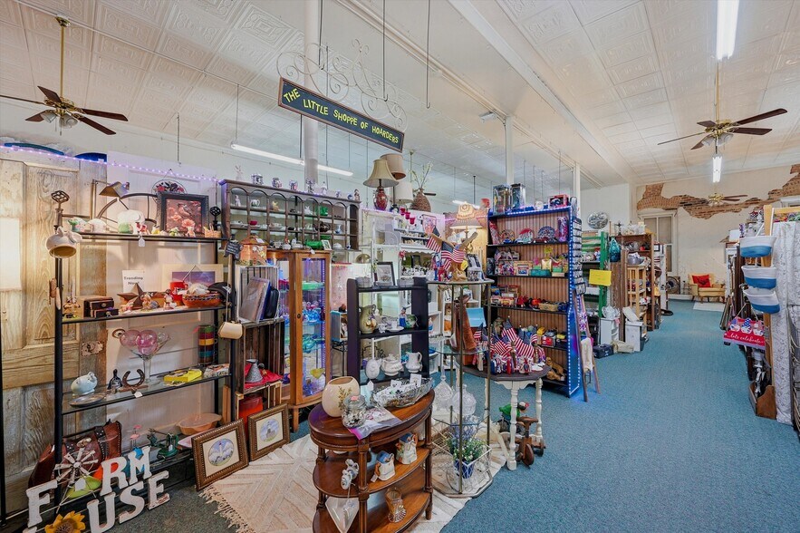 More Photos Of 321 N Main St, Bonham General Retail For Sale