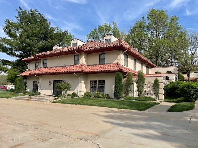Primary Photo Of 1007 E St. Maartens Dr, Saint Joseph Office For Sale