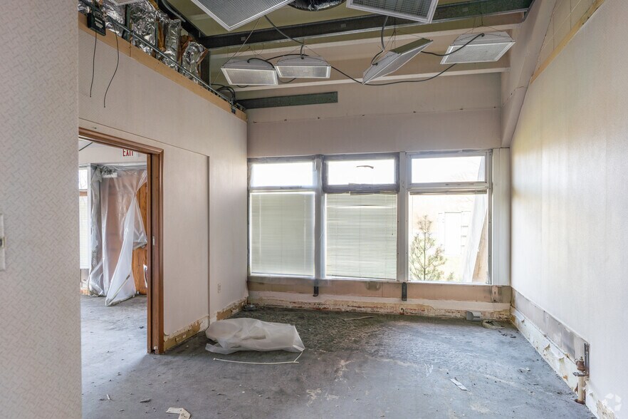 More Photos Of 101 Broad St, Ashland Hospital For Sale