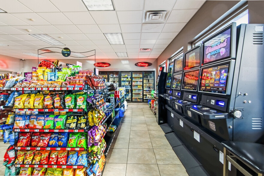 More Photos Of 7 Honey Springs Loop, Brumley Service Station For Sale