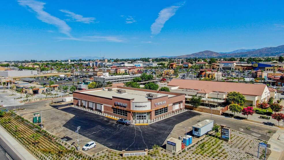 More Photos Of 1660 E 1st St, Beaumont Drugstore For Sale