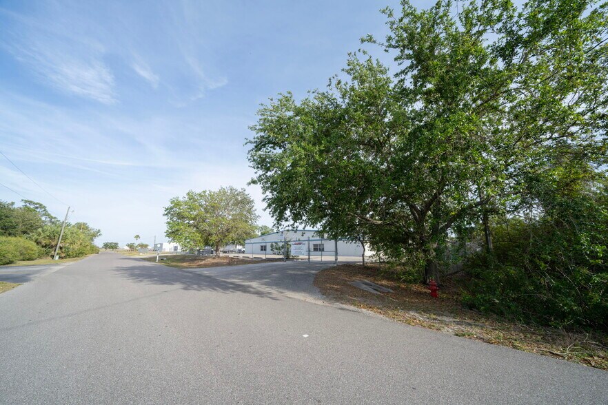 More Photos Of 25451 Fortran Dr, Punta Gorda Warehouse For Sale