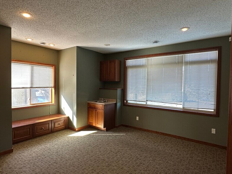 More Photos Of 7945 Stone Creek Dr, Chanhassen Medical For Sale