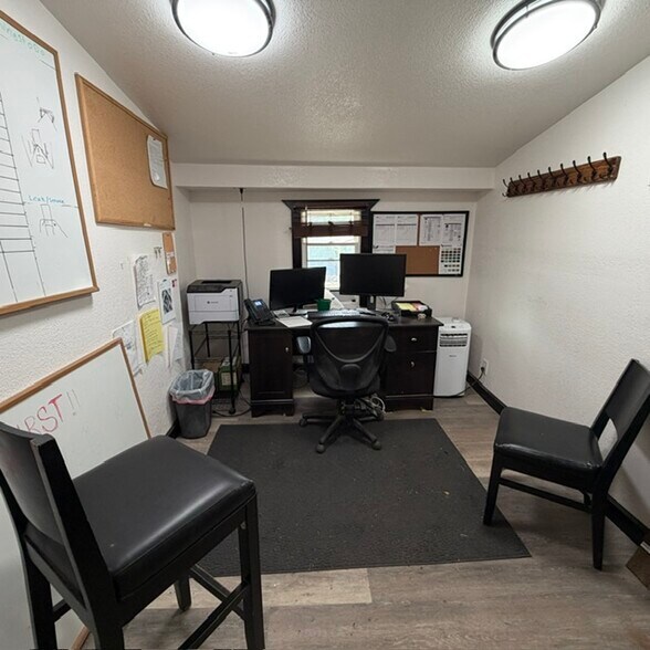 More Photos Of 68 Circle Dr, Marion Light Manufacturing For Sale