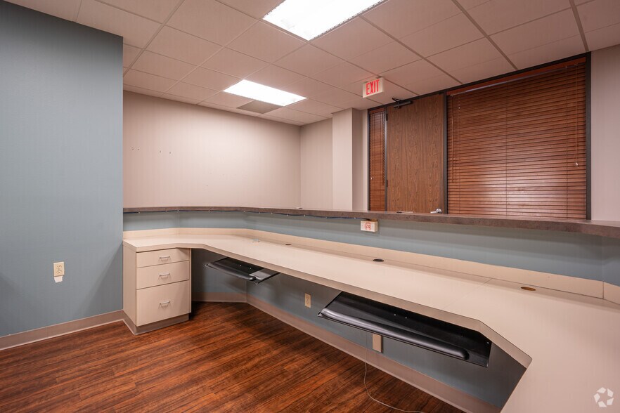 More Photos Of 17270 Red Oak Dr, Houston Medical For Sale