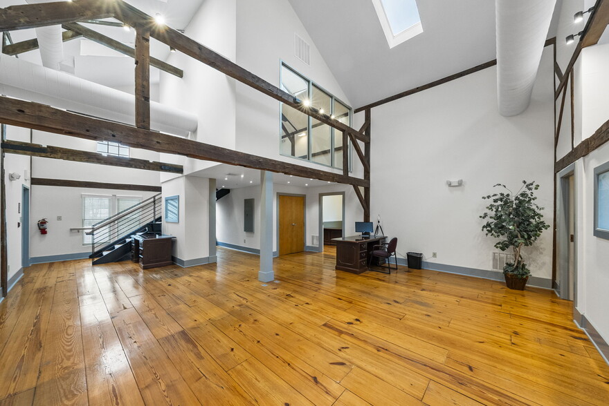 More Photos Of 3 Mapleton Rd, Princeton Office For Sale