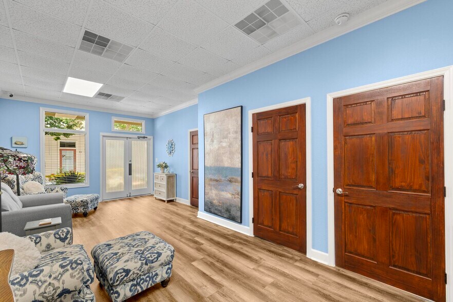 More Photos Of 913 Gulf Breeze Pky, Gulf Breeze Storefront Retail Office For Sale