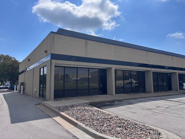 More Photos Of 10551-10583 Lackman Rd, Lenexa Flex For Lease