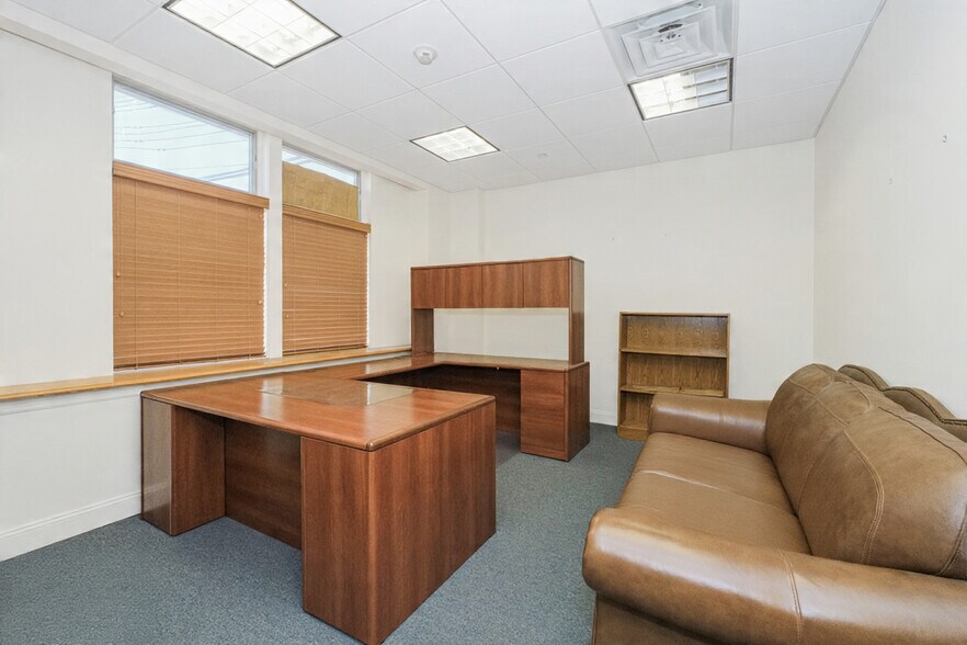 More Photos Of 6 Drummond Pl, Red Bank Office For Lease