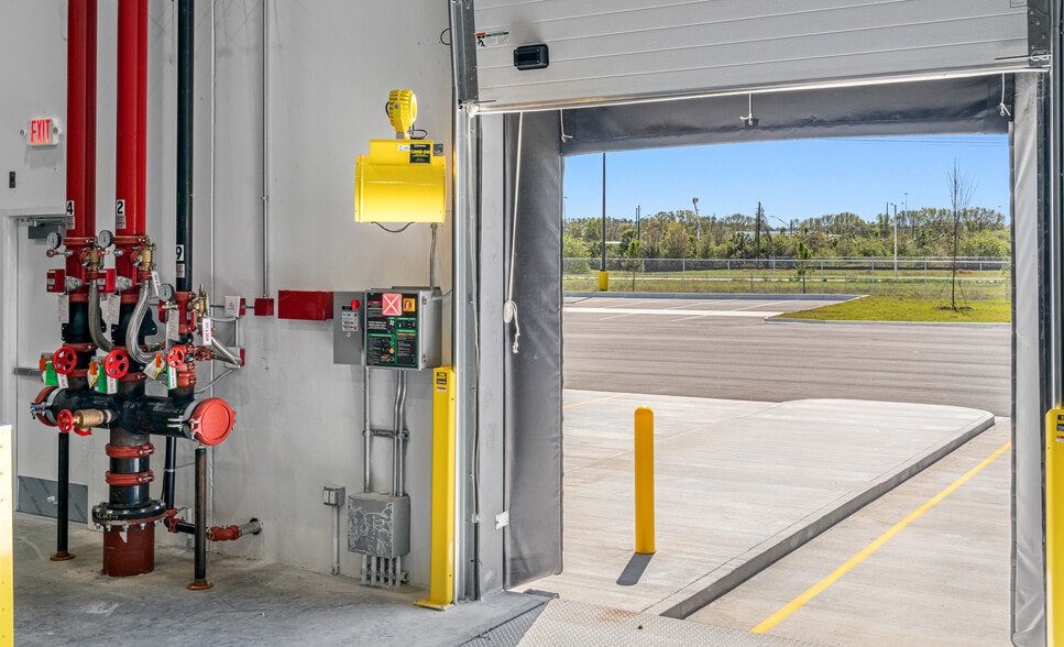 More Photos Of 585 33rd St NE, Ruskin Distribution For Lease