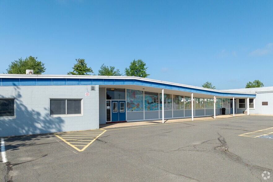 More Photos Of 1417 Route 179, Lambertville Schools For Lease