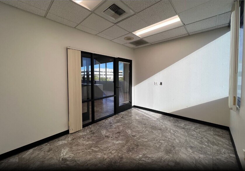 More Photos Of 15 Corporate Park, Irvine Medical For Lease
