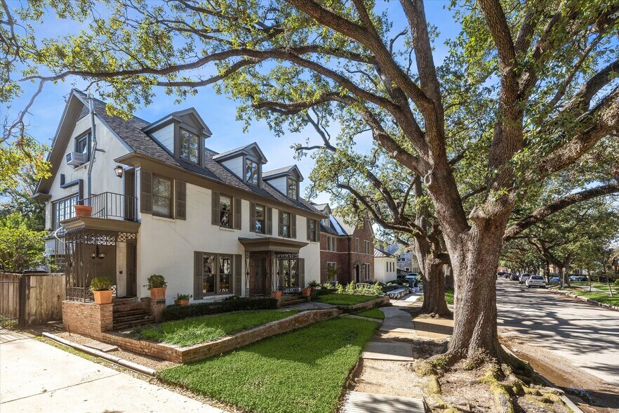 More Photos Of 2039 South Blvd, Houston Apartments For Sale