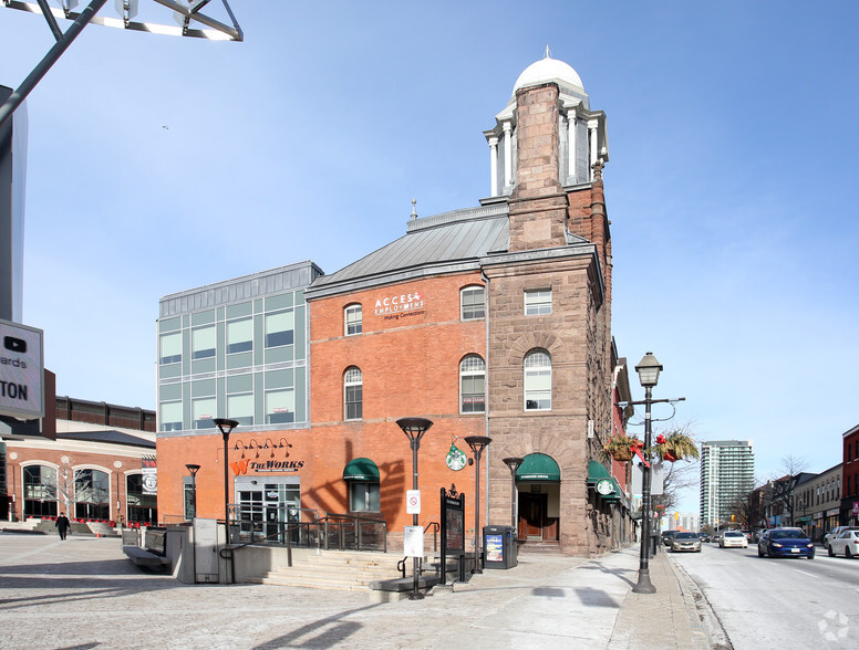 More Photos Of 8 Queen St E, Brampton Storefront Retail Office For Lease