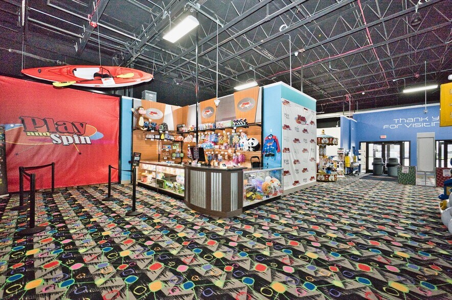 More Photos Of 7777-7847 N Caldwell Ave, Niles Manufacturing For Sale