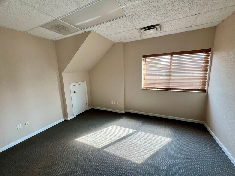 More Photos Of 123-151 12th St SW, Loveland Manufacturing For Lease