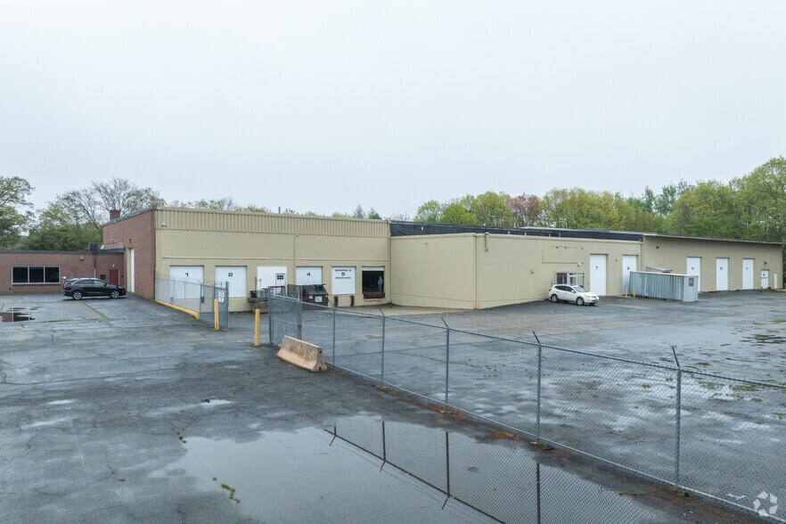 More Photos Of 10 Mozzone Blvd, Taunton Warehouse For Lease