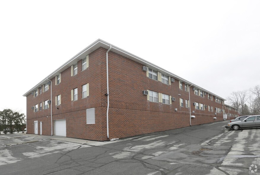 More Photos Of N88 W16838 Main St, Menomonee Falls Office Residential For Lease