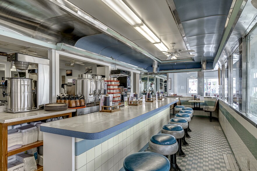 More Photos Of 100 E Fort Macon Rd, Atlantic Beach Restaurant For Sale