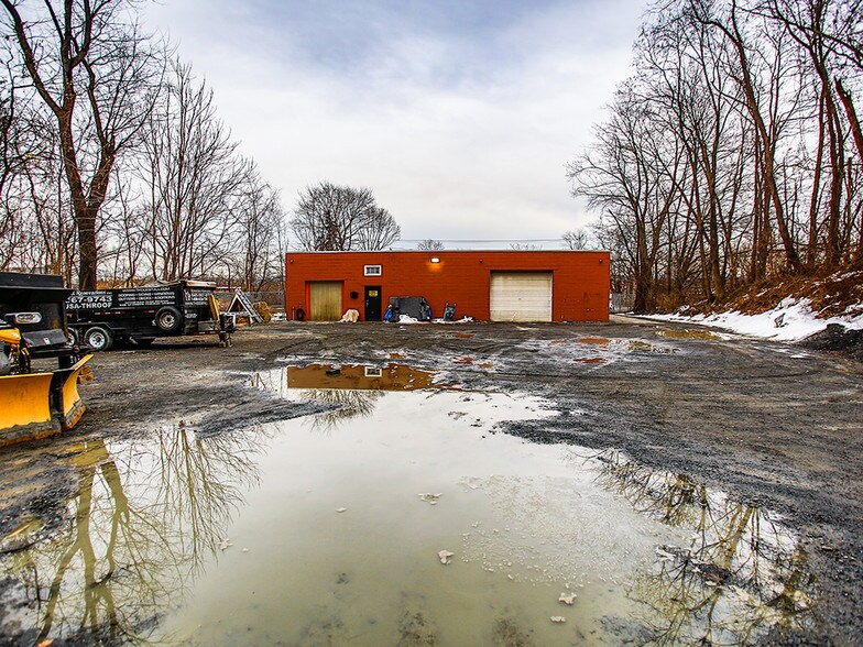 More Photos Of 42 Windsor Hwy, New Windsor Township Storefront Retail Office For Lease