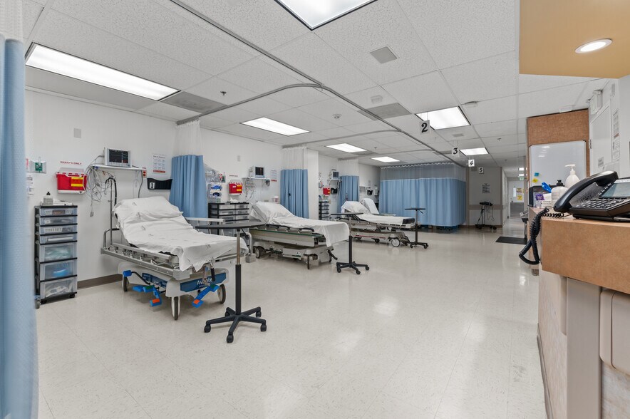 More Photos Of 3434 Midway Dr, San Diego Medical For Sale